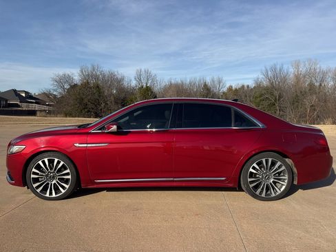 Used 2019 Lincoln Continental Select image 2