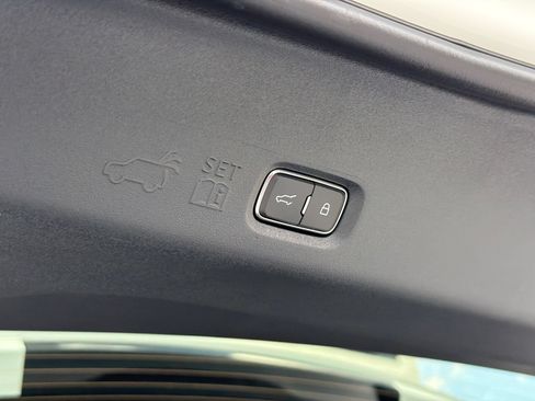 New 2026 Lincoln Navigator Reserve AWD/4WD image 9