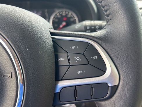 Used 2015 Jeep Renegade Latitude image 42