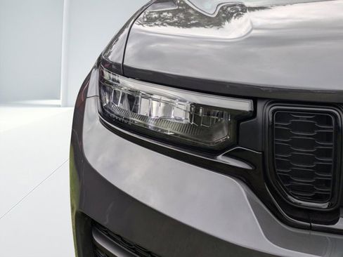 New 2025 Jeep Grand Cherokee Altitude image 8