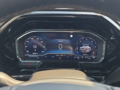 Used 2023 Chevrolet Silverado 1500 LT RWD image 10