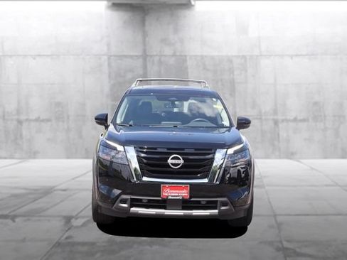 Certified 2025 Nissan Pathfinder SL w/ SL Premium Package AWD/4WD image 4