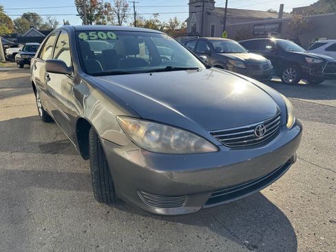 Used 2005 Toyota Camry LE image 12