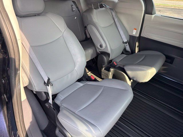 Used 2023 Toyota Sienna XLE FWD image 18