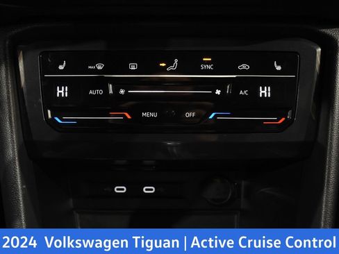 Used 2024 Volkswagen Tiguan SE R-Line image 21