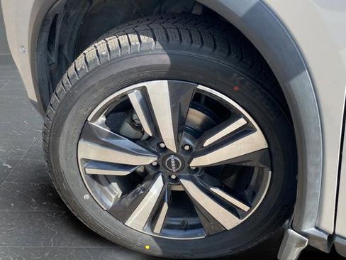 Used 2023 Nissan Rogue SL w/ SL Premium Package image 38