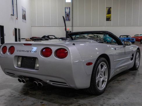 Used 1999 Chevrolet Corvette Convertible w/ Memory Pkg RWD image 6