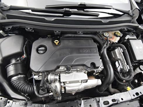 Used 2018 Chevrolet Cruze LT image 16