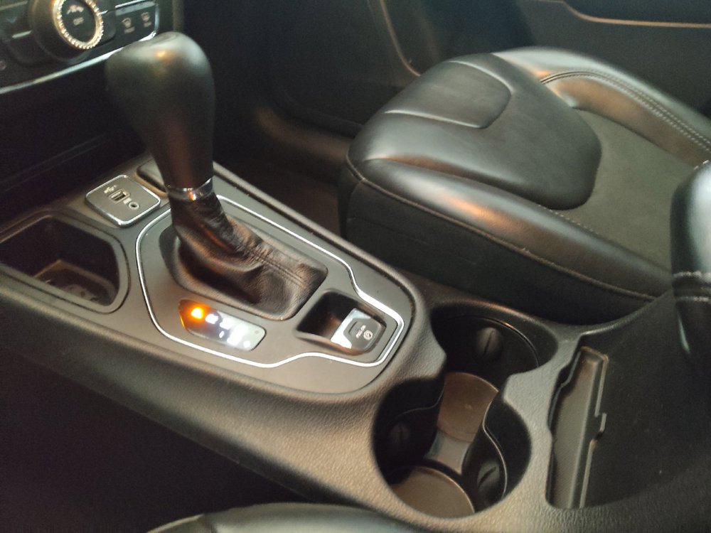 Used 2021 Jeep Cherokee Latitude Plus w/ Sun & Sound Group FWD image 26