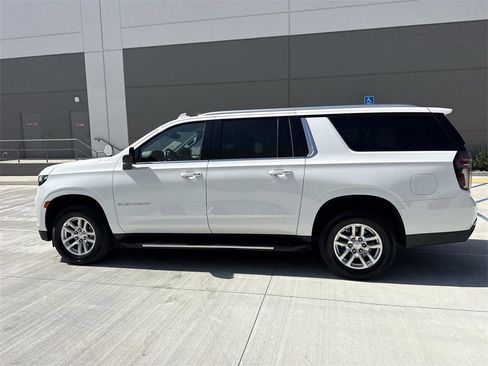 Used 2024 Chevrolet Suburban LT image 6