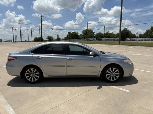 Used 2017 Toyota Camry XLE FWD image 6