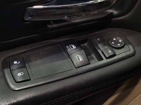 Used 2015 Dodge Grand Caravan American Value Package image 27