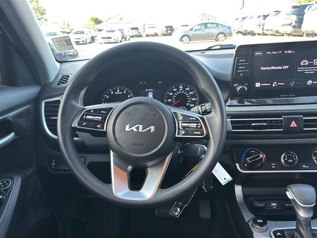 Used 2023 Kia Seltos LX AWD/4WD image 8