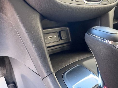 Used 2021 Chevrolet Equinox LT image 21