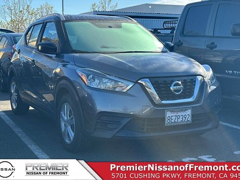 Used 2018 Nissan Kicks S image 1
