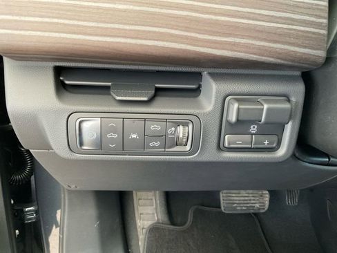 New 2025 GMC Sierra EV Denali image 18