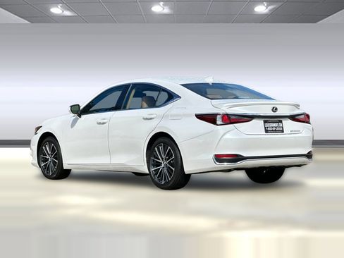 Used 2025 Lexus ES 300h w/ Premium Package image 3