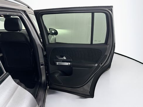 Used 2023 Mercedes-Benz GLB 250 image 33