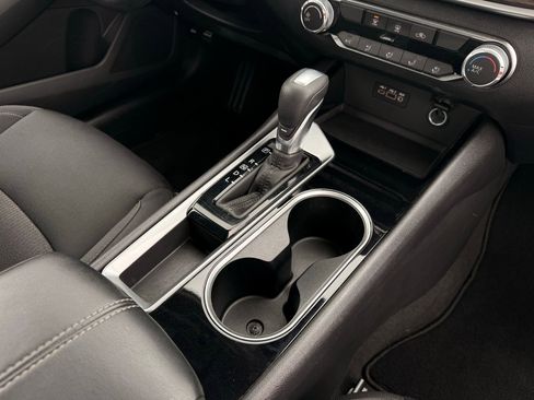 Used 2024 Nissan Altima 2.5 SV image 17