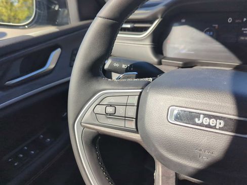 Used 2023 Jeep Grand Cherokee Limited w/ Luxury Tech Group II AWD/4WD image 19