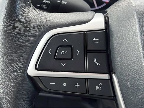 Used 2024 Toyota Sienna XLE FWD image 20
