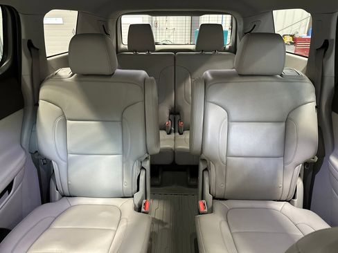 Used 2023 GMC Acadia SLT image 35