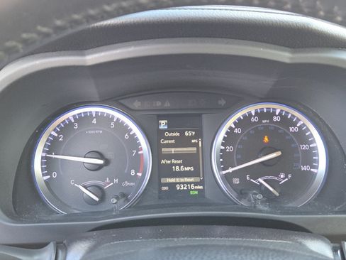 Used 2019 Toyota Highlander XLE AWD/4WD image 29