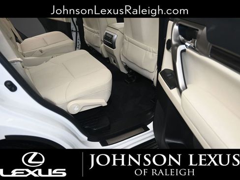 Used 2022 Lexus GX 460 Premium w/ Accessory Package AWD/4WD image 13