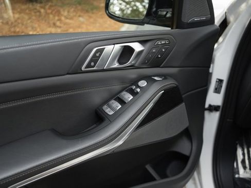 Used 2025 BMW X7 M60i w/ Executive Package image 15