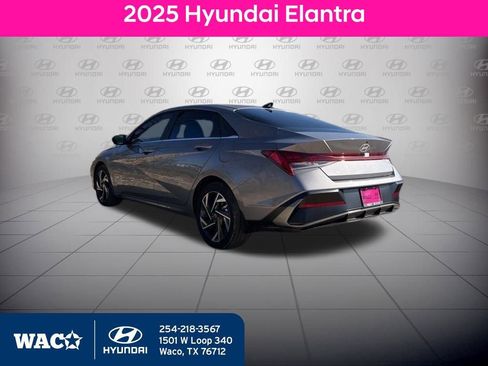 Used 2025 Hyundai Elantra Sport image 2