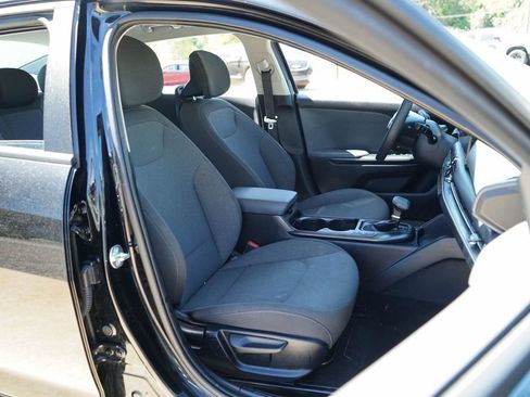 Used 2025 Kia K4 LX image 33