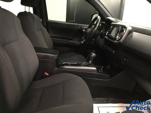 Used 2016 Toyota Tacoma TRD Sport w/ Towing Package AWD/4WD image 38
