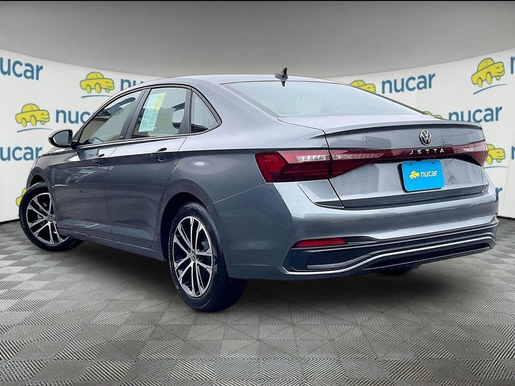 Used 2026 Volkswagen Jetta Sport FWD image 4