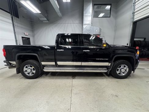 Used 2018 GMC Sierra 2500 Denali image 8