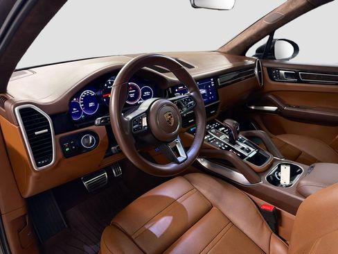 Certified 2023 Porsche Cayenne Turbo AWD/4WD image 4