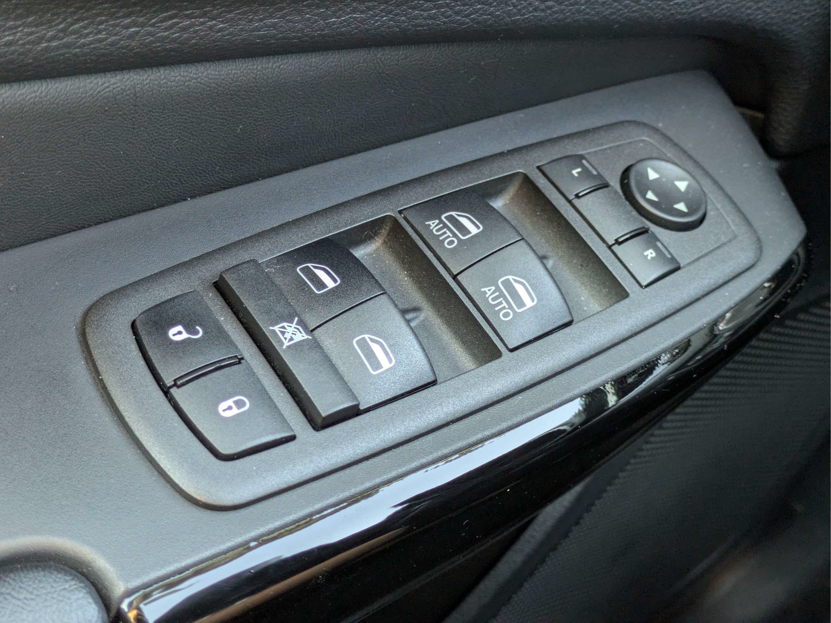 Used 2023 Jeep Cherokee Altitude Lux AWD/4WD image 25