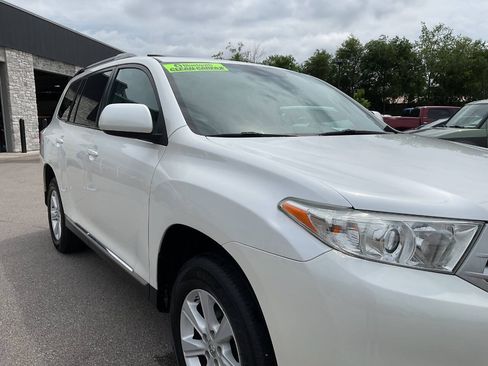 Used 2012 Toyota Highlander SE w/ Tow Pkg AWD/4WD image 11