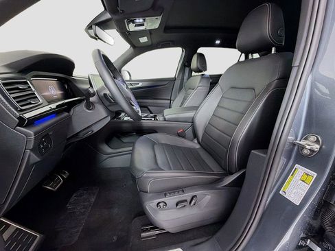 Used 2025 Volkswagen Atlas Cross Sport SEL R-Line image 22