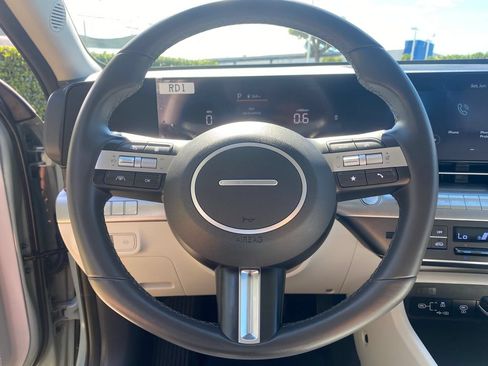 Used 2025 Hyundai Kona SEL FWD image 32
