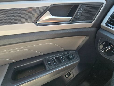 Used 2022 Volkswagen Atlas Cross Sport SEL R-Line AWD/4WD image 21