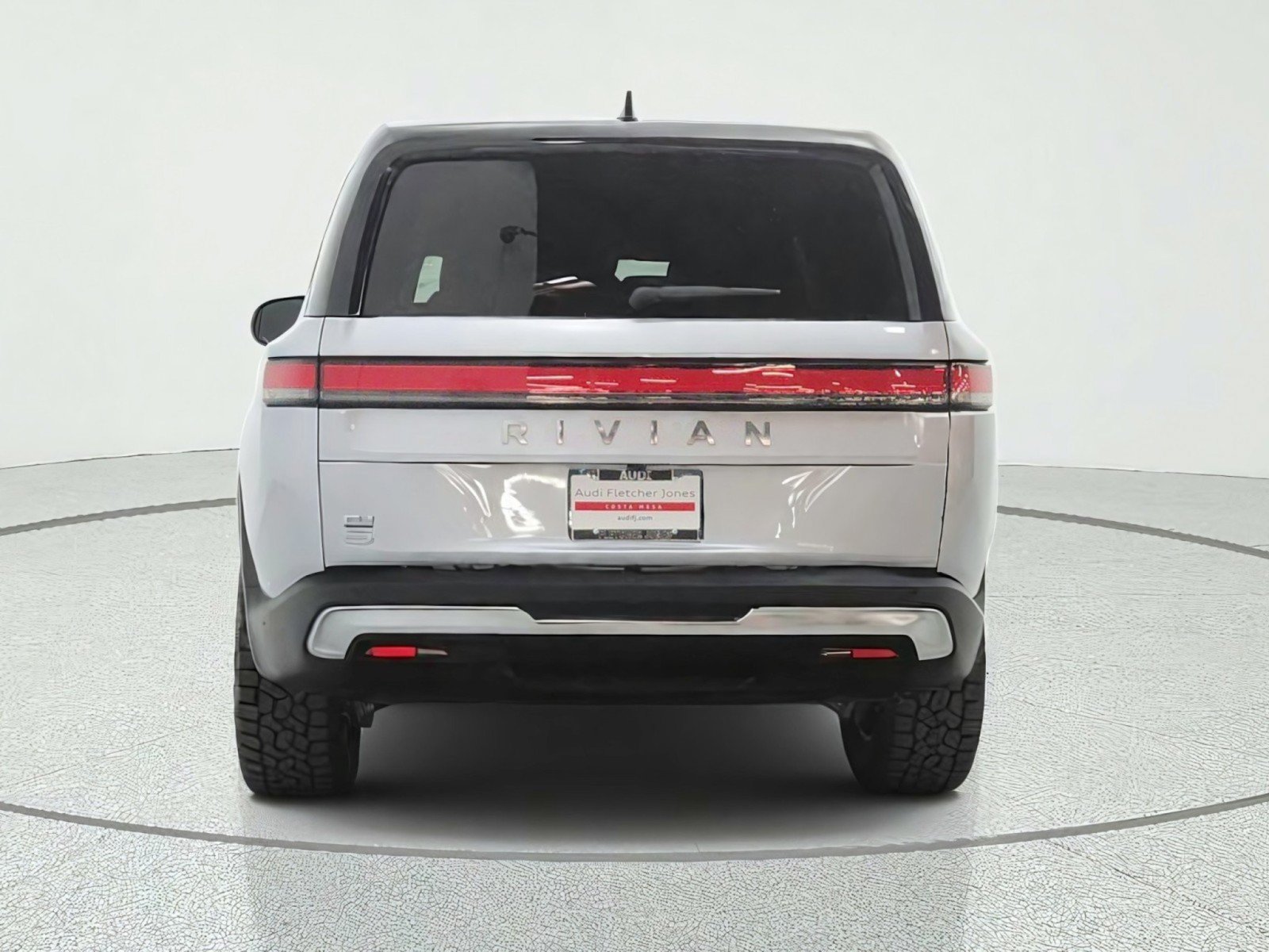 Used 2025 Rivian R1S Adventure Dual AWD/4WD image 6