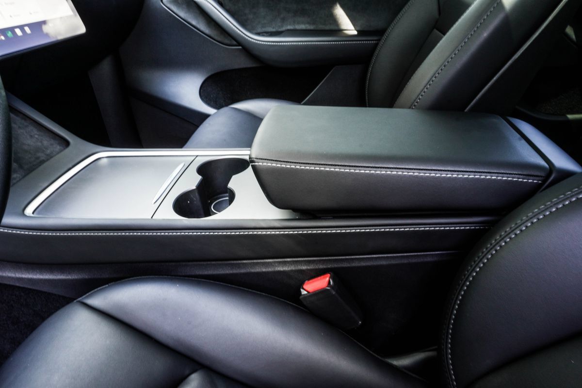Used 2024 Tesla Model Y Long Range AWD/4WD image 19