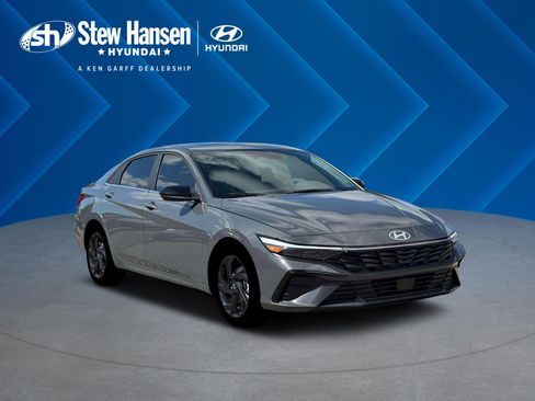 New 2026 Hyundai Elantra SEL Sport FWD image 12