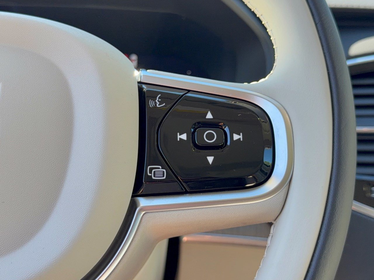 Certified 2025 Volvo XC90 T8 Ultra w/ Protection Package Premier AWD/4WD image 19