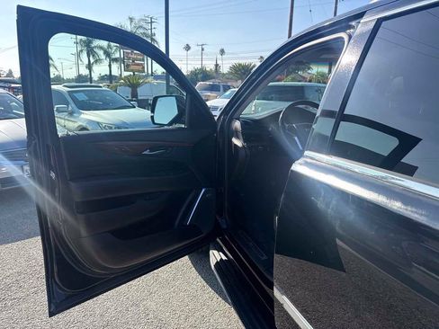 Used 2015 Cadillac Escalade ESV Luxury RWD image 6