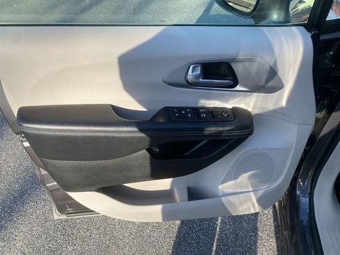 Used 2018 Chrysler Pacifica Touring Plus image 11