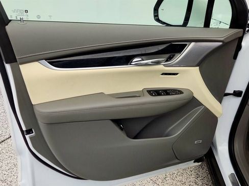 Used 2024 Cadillac XT6 Premium Luxury w/ Technology Package image 11