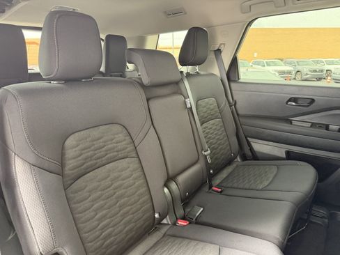 Used 2025 Nissan Pathfinder SV FWD image 37