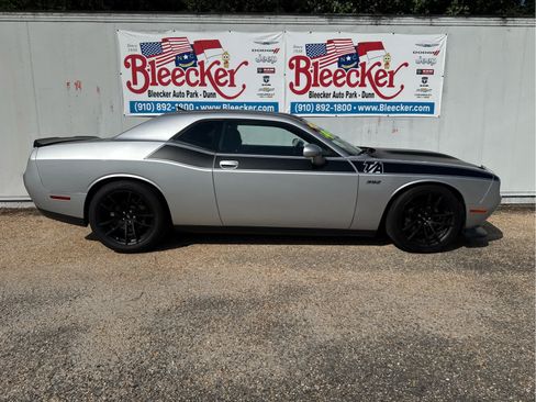 Used 2021 Dodge Challenger R/T Scat Pack w/ T/A Package RWD image 2