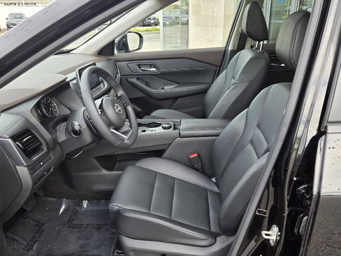 Used 2022 Nissan Rogue SV w/ SV Premium Package image 4